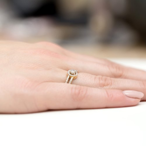 Pierścionek z Brylantami 0,31ct z żółtego złota próby 585. W-0272